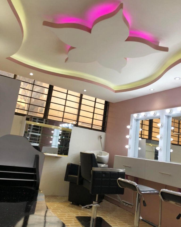 beauty parlour interior decorator