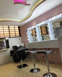 beauty parlour interior decorator