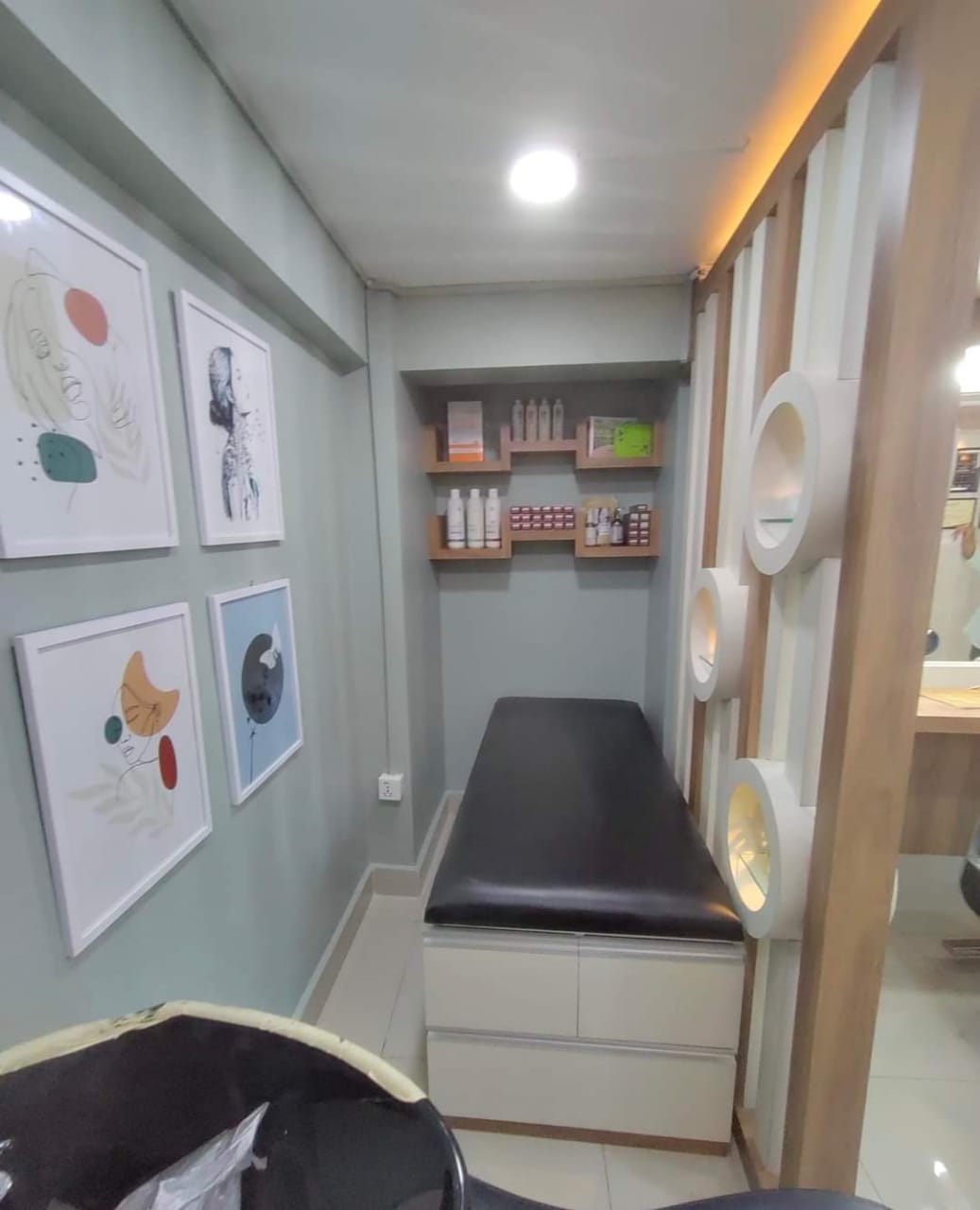 beauty parlor interior designer